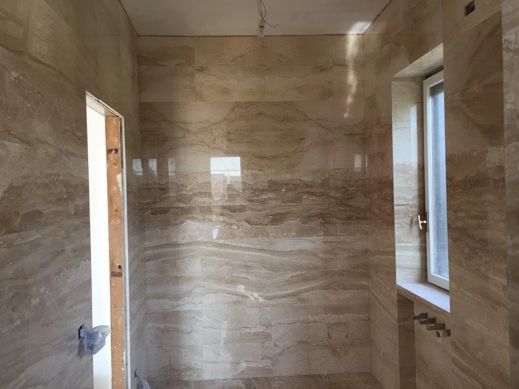 bagno in marmo daino reale