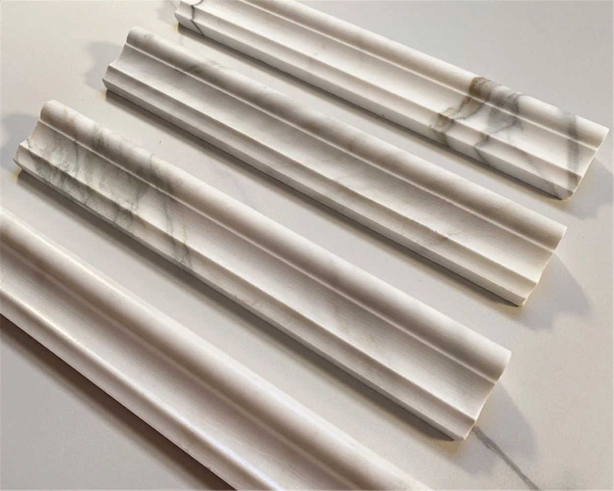 calacatta gold marmo cornice levigata 4,5x30,5x2,6 cm