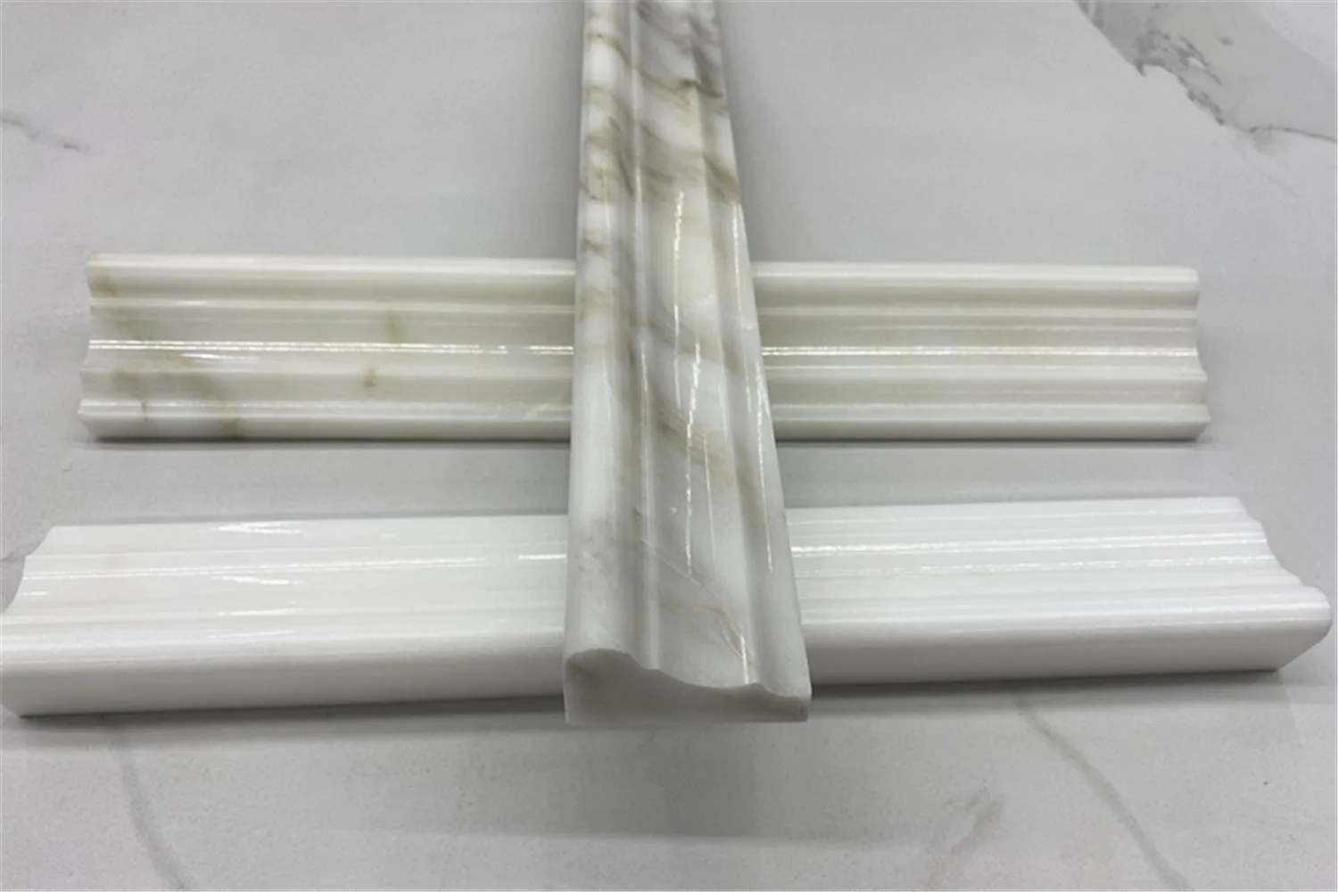 calacatta gold marmo cornice lucida 5x30 cm