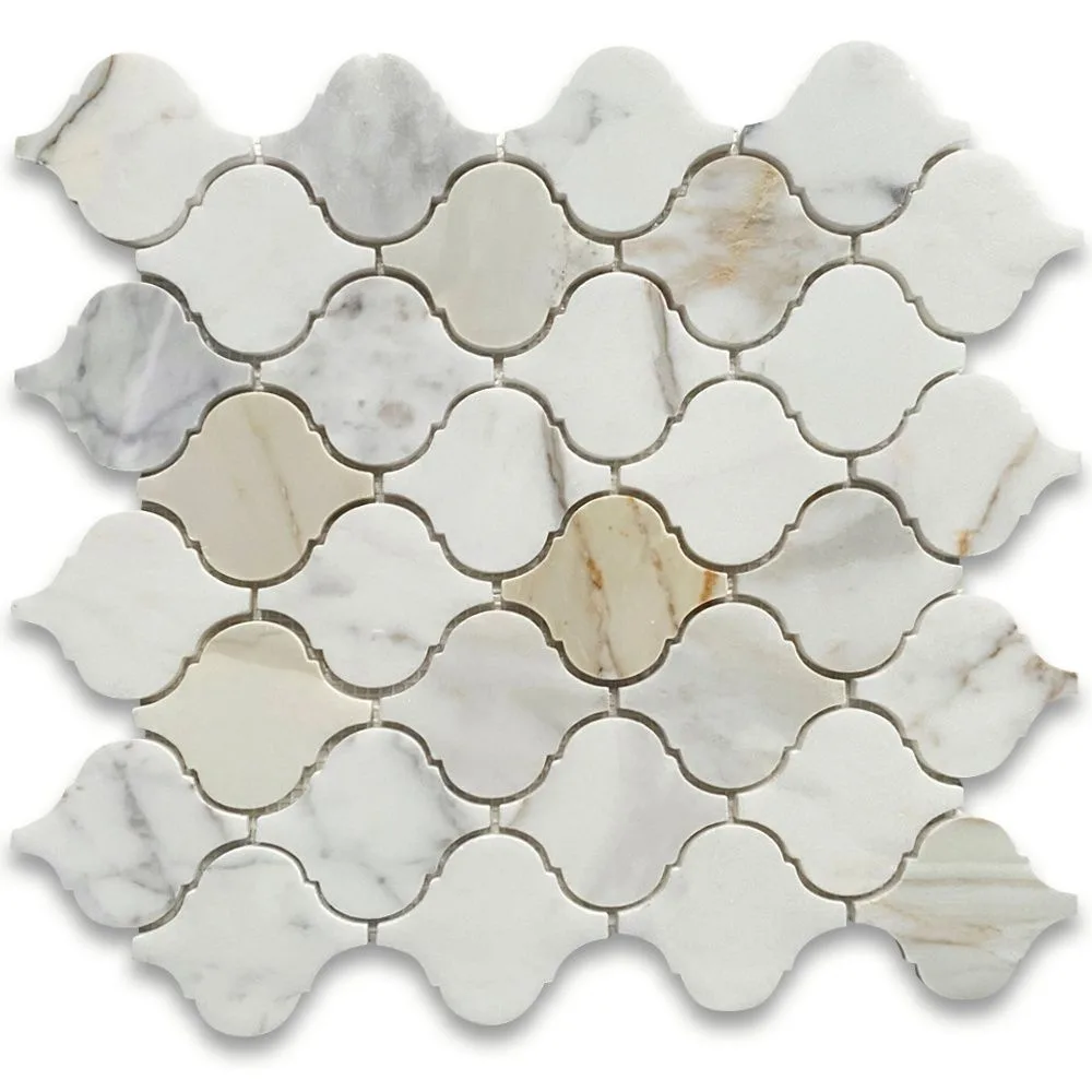 Calacatta Oro – Mosaïque arabesque – baroque : caractéristiques et dimensions (305x305x10 mm)