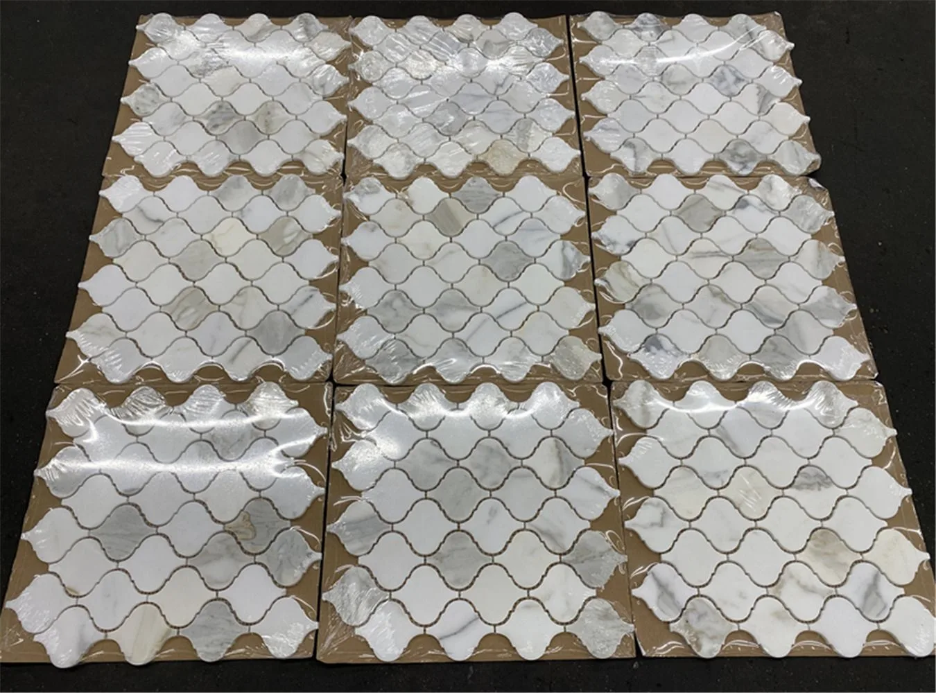 calacatta gold oro mosaico arabesco barocco 305x305x10 mm su rete