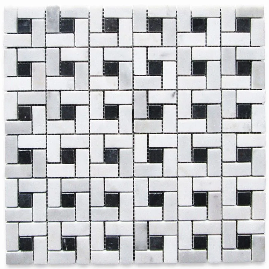 Mosaïque tourbillon : élégance et contraste avec réseau Bianco Carrara et Nero Marquina