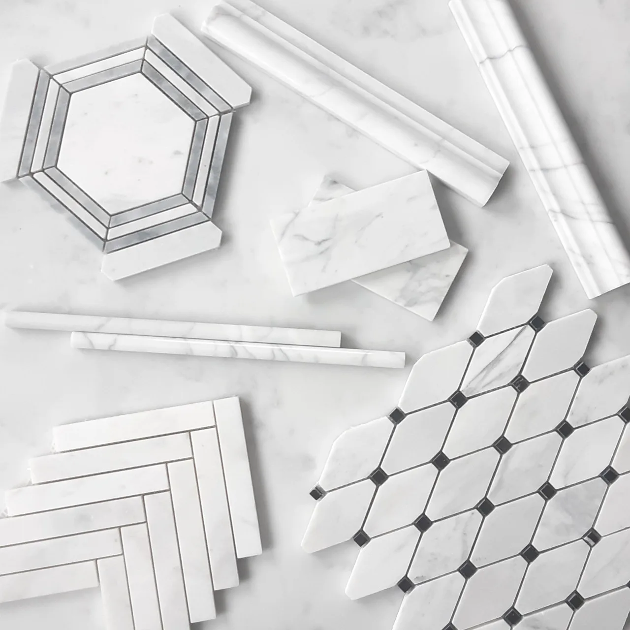 mosaico bianco carrara romboide nero marquina 10 mm