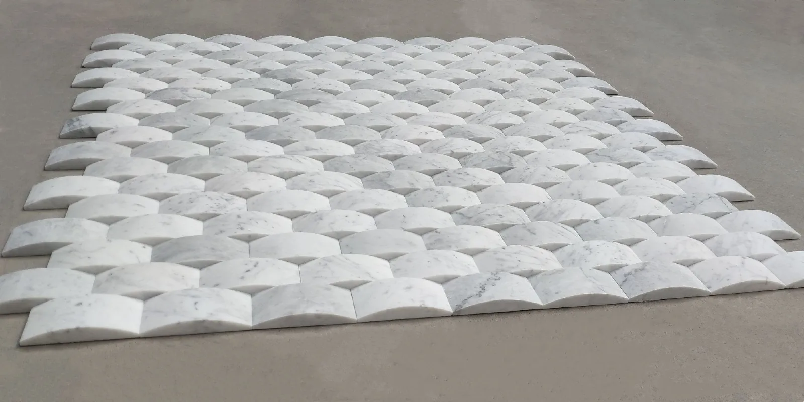 mosaico bianco carrara 3d su rete