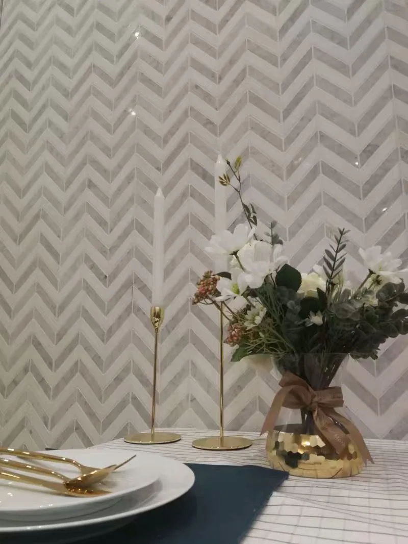 mosaico chevron grigio bardiglio bianco carrara tile su rete lusso