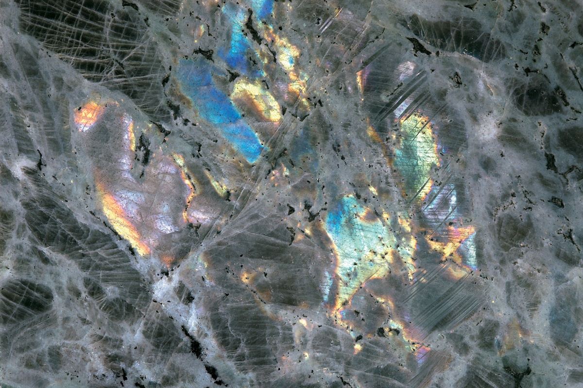 拉长石（Labradorite）：完整指南