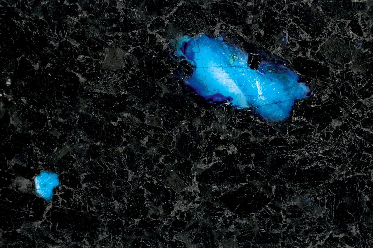 蓝光谱石（Spectrolite Blu）：完整指南