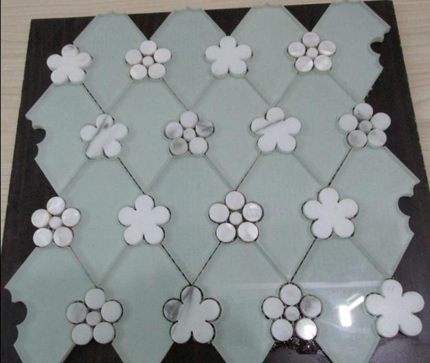 Mosaico Intarsio in pietra naturale — esagoni con fiori in madreperla · MDCW17